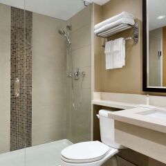 Отель Travelodge by Wyndham Toronto East ванная