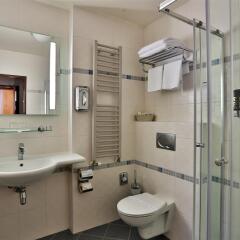 Отель Best Western Plus Hotel Meteor Plaza Чехия, Прага - 6 отзывов об отеле, цены и фото номеров - забронировать отель Best Western Plus Hotel Meteor Plaza онлайн ванная