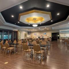 Howard Johnson Inn Fullerton Hotel and Conference Center питание