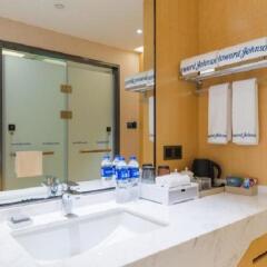 Отель Howard Johnson Wyndham Leonora plzaz Shanghai Китай, Шанхай - отзывы, цены и фото номеров - забронировать отель Howard Johnson Wyndham Leonora plzaz Shanghai онлайн ванная фото 2