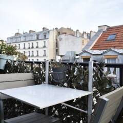 Отель Cosy 1 Bedroom Flat in Paris With Terrace Париж балкон