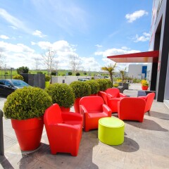 Отель Vertice Roomspace Madrid бассейн