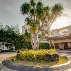 Отель The Pelican Residence & Suite Krabi Таиланд, Талингчан - отзывы, цены и фото номеров - забронировать отель The Pelican Residence & Suite Krabi онлайн парковка