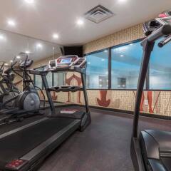 Отель Hawthorn Suites by Wyndham Columbus West фитнесс-зал