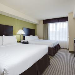 Отель Holiday Inn Express & Suites Sarasota East комната для гостей фото 4