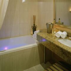 Отель Carriage House Inn Канада, Калгари - отзывы, цены и фото номеров - забронировать отель Carriage House Inn онлайн ванная