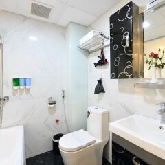 Отель Hanoi Bella Rosa Trendy Hotel Вьетнам, Ханой - отзывы, цены и фото номеров - забронировать отель Hanoi Bella Rosa Trendy Hotel онлайн ванная
