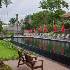 Отель SriLanta Resort бассейн