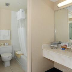 Отель Best Western Premier Calgary Plaza Hotel & Conference Centre Канада, Калгари - отзывы, цены и фото номеров - забронировать отель Best Western Premier Calgary Plaza Hotel & Conference Centre онлайн ванная фото 2