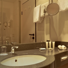 Отель H+ Hotel Hannover Германия, Ганновер - отзывы, цены и фото номеров - забронировать отель H+ Hotel Hannover онлайн ванная фото 2