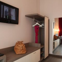 Отель Tiziano Park & Vita Parcour - Gruppo Minihotel Италия, Милан - 7 отзывов об отеле, цены и фото номеров - забронировать отель Tiziano Park & Vita Parcour - Gruppo Minihotel онлайн сейф в номере