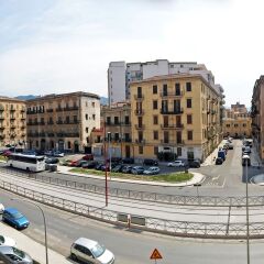 Отель Hollywood Inn Palermo B&B балкон