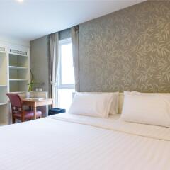 Апартаменты Sabai Sathorn Serviced Apartment Бангкок комната для гостей