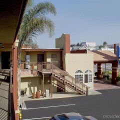 Отель Americas Best Value Inn - Los Angeles/Hollywood США, Лос-Анджелес - отзывы, цены и фото номеров - забронировать отель Americas Best Value Inn - Los Angeles/Hollywood онлайн балкон