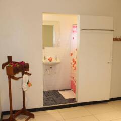 Отель Travellers Beach Resort интерьер отеля