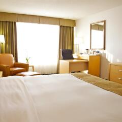 Отель Radisson Hotel Toronto East Канада, Торонто - отзывы, цены и фото номеров - забронировать отель Radisson Hotel Toronto East онлайн удобства в номере фото 2