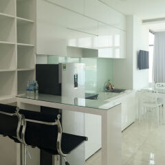 Апартаменты Sunrise Ocean View Apartment в номере