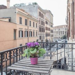 Отель Appartamento Santi Quattro 1 E 2 Colosseo балкон