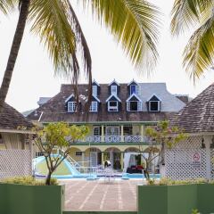 Отель SandCastles Deluxe Beach Resort фото 2