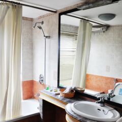 Отель Temple Tiger Thamel Apartment Непал, Катманду - отзывы, цены и фото номеров - забронировать отель Temple Tiger Thamel Apartment онлайн ванная