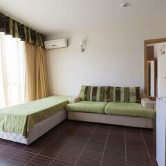 Апартаменты One Bedroom Apartment with Large Balcony комната для гостей фото 2