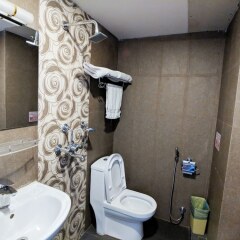 Отель Forest Lake Backpackers' Hostel Непал, Покхара - отзывы, цены и фото номеров - забронировать отель Forest Lake Backpackers' Hostel онлайн ванная