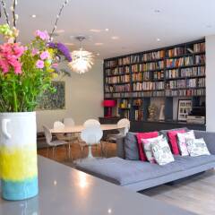 Отель Contemporary 5 Bedroom House in North London комната для гостей