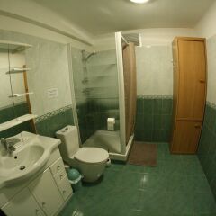 Отель Five Bedrooms Seaview House, Old Town Франция, Ницца - отзывы, цены и фото номеров - забронировать отель Five Bedrooms Seaview House, Old Town онлайн ванная