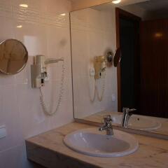 Отель Hostal Vila del Mar Испания, Льорет-де-Мар - 3 отзыва об отеле, цены и фото номеров - забронировать отель Hostal Vila del Mar онлайн ванная фото 2