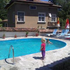Отель Guest House Todorini kashti бассейн