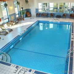 Отель Holiday Inn Express & Suites Charlottetown бассейн
