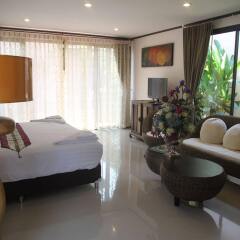 Отель Ploy Khumthong Boutique Resort Бангкок комната для гостей фото 3