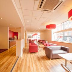 Отель Travelodge Manchester Central гостиничный бар