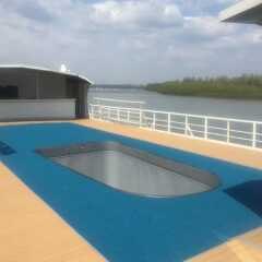 Отель Compass River City Boatel бассейн