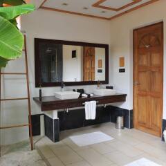 Отель Vilamendhoo Island Resort & Spa ванная фото 2
