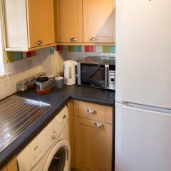 Отель 2 Bedroom Meadows Flat Эдинбург в номере