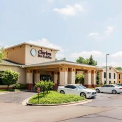 Отель Clarion Inn & Suites Northwest парковка