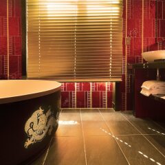 Отель Buddha-Bar Hotel Paris Франция, Париж - 2 отзыва об отеле, цены и фото номеров - забронировать отель Buddha-Bar Hotel Paris онлайн ванная