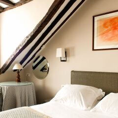 Отель Hôtel de Lutèce сейф в номере