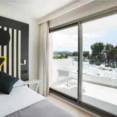 Отель THB Naeco Ibiza - Adults Only комната для гостей фото 4