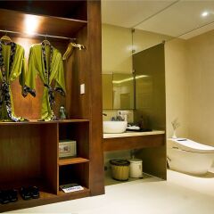 Azumi Villa Hotel сейф в номере