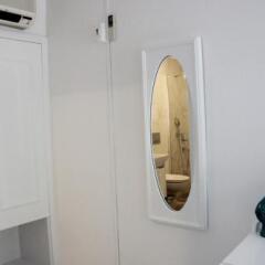 Blue & White Hotel интерьер отеля