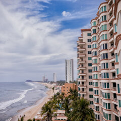 Отель Park Inn by Radisson Mazatlán пляж