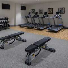 Отель DoubleTree by Hilton New York Times Square West фитнесс-зал фото 3