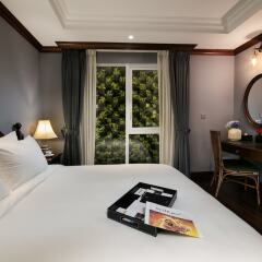 Hanoi La Siesta Central Hotel & Spa сейф в номере