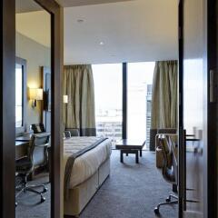 Leonardo Royal Hotel London Tower Bridge балкон