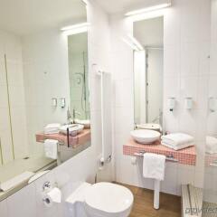 Отель Platinum Palace Apartments Польша, Познань - отзывы, цены и фото номеров - забронировать отель Platinum Palace Apartments онлайн ванная