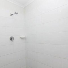 Crossroads Transit Hotel in Lae, Papua New Guinea from 170$, photos, reviews - zenhotels.com bathroom