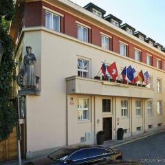Hotel Kampa Garden парковка