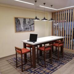 Отель Holiday Inn Hotel & Suites Centro Historico Мексика, Гвадалахара - отзывы, цены и фото номеров - забронировать отель Holiday Inn Hotel & Suites Centro Historico онлайн интерьер отеля